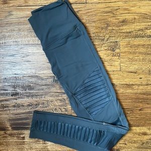 Alo Moto leggings size small